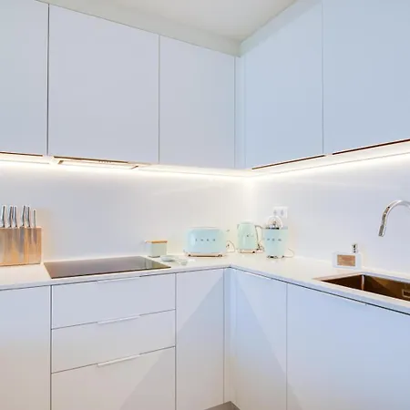 Appartement Bayline Cond - Sea View - - Pool - Gym - Truta By Bedzy